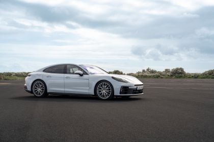 2024 Porsche Panamera 4 8