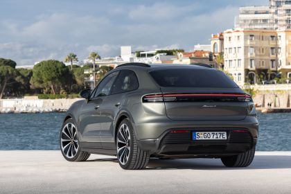 2025 Porsche Macan 4 44