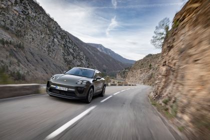 2025 Porsche Macan 4 46