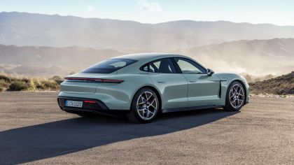 2025 Porsche Taycan 3