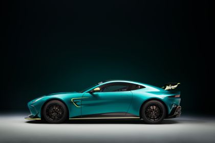 2024 Aston Martin Vantage GT4 2