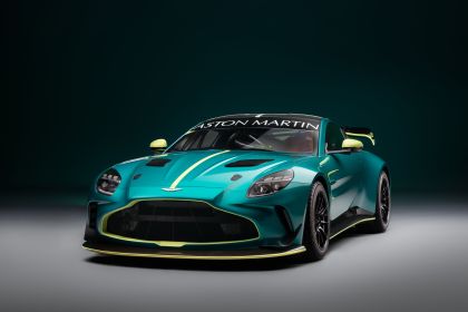 2024 Aston Martin Vantage GT4 8