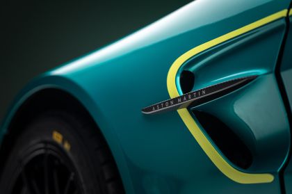2024 Aston Martin Vantage GT4 12