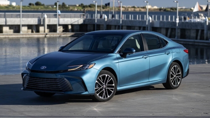 2025 Toyota Camry XLE AWD 4