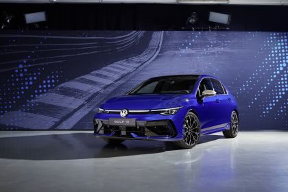 2025 Volkswagen Golf ( VIII ) R 12