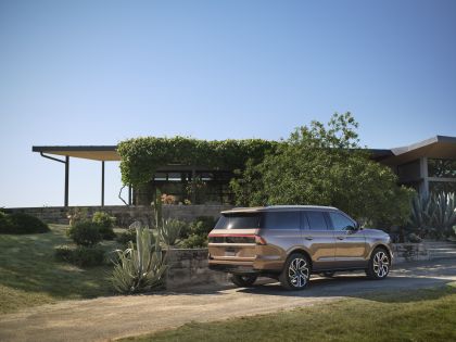 2025 Lincoln Navigator Black Label 2