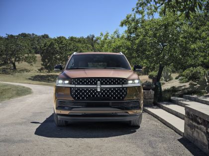 2025 Lincoln Navigator Black Label 3