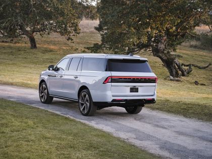 2025 Lincoln Navigator L Black Label 4