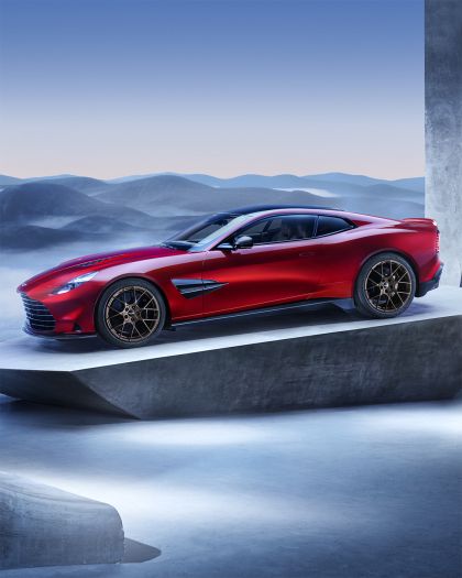 2025 Aston Martin Vanquish 4