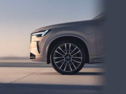 2025 Volvo XC90 11