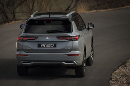 2025 Mitsubishi Outlander PHEV 16