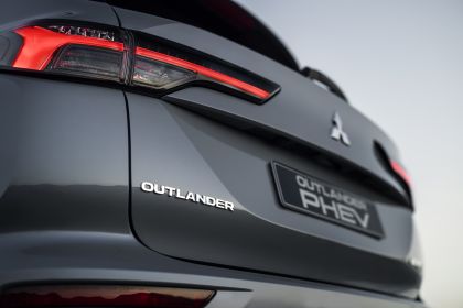 2025 Mitsubishi Outlander PHEV 23