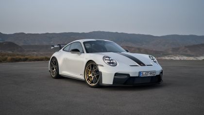 2025 Porsche 911 ( 992 ) GT3 with Weissach package 32