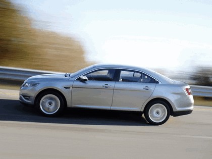 2010 Ford Taurus Limited 16