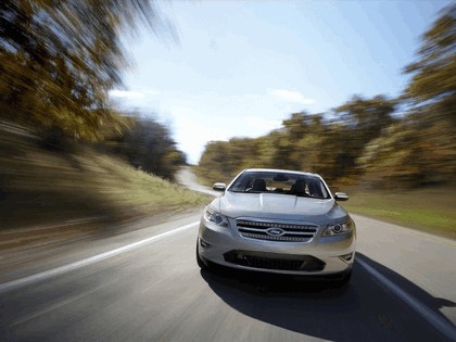 2010 Ford Taurus Limited 19