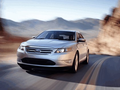 2010 Ford Taurus SHO 18