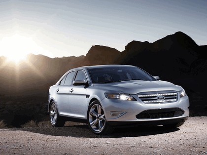 2010 Ford Taurus SHO 25