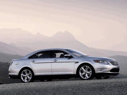 2010 Ford Taurus SHO 32