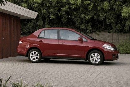 2010 Nissan Versa sedan 5