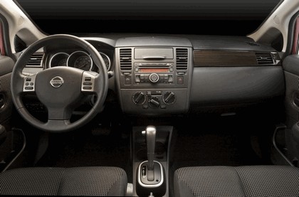 2010 Nissan Versa sedan 29