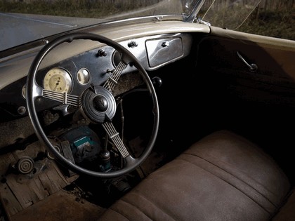 1935 Ford Model 48 Deluxe Phaeton 4