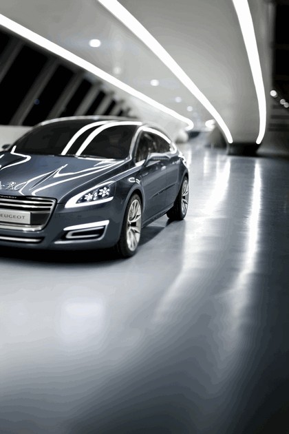 2010 Peugeot 5 concept 13