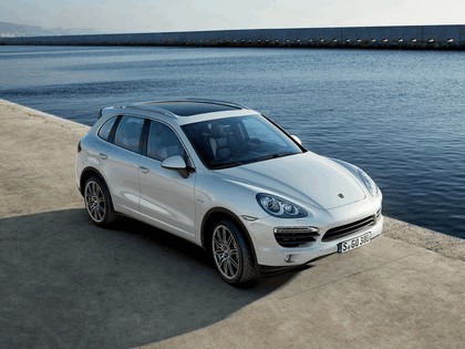 2011 Porsche Cayenne S Hybrid 3