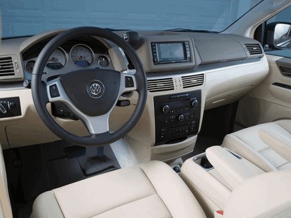 2008 Volkswagen Routan 26