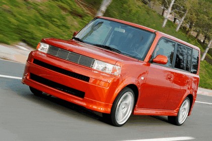 2004 Scion xB 9