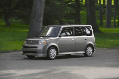 2004 Scion xB 32