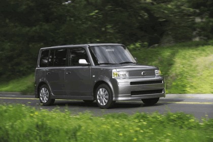 2004 Scion xB 34