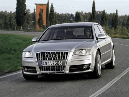 2005 Audi S8 14