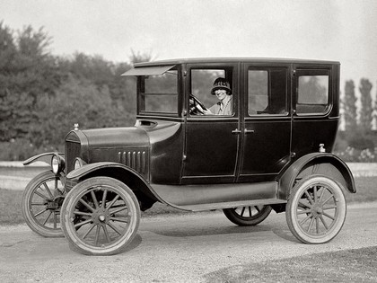 1924 Ford T 4-door sedan 1