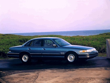 1993 Ford Crown Victoria 2