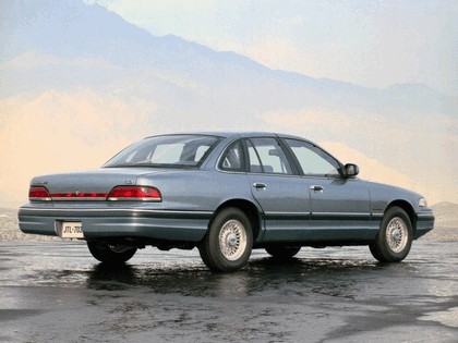 1993 Ford Crown Victoria 3