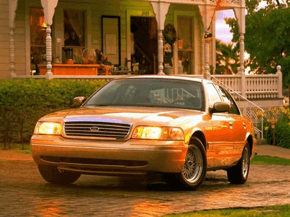 1998 Ford Crown Victoria 24