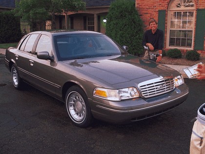 1998 Ford Crown Victoria 28