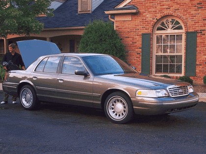 1998 Ford Crown Victoria 29