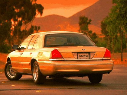 1998 Ford Crown Victoria 31