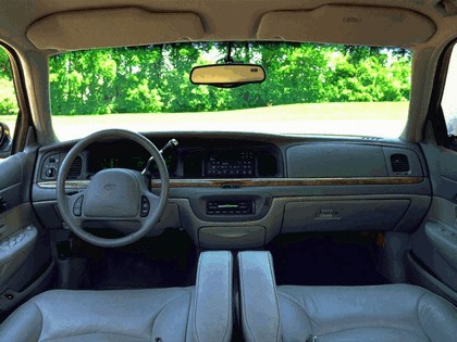 1998 Ford Crown Victoria 38