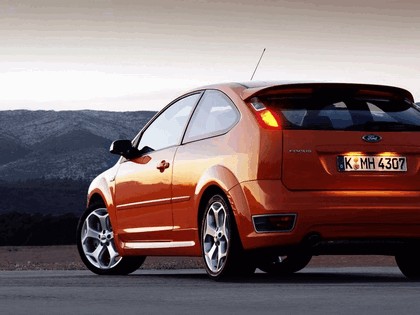 2005 Ford Focus ST 3-door european version 12