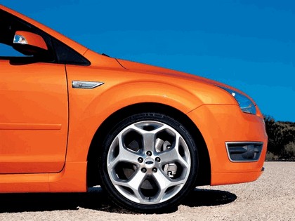 2005 Ford Focus ST 3-door european version 14