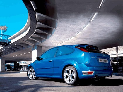 2005 Ford Focus ST 3-door european version 30