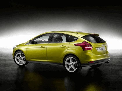 2010 Ford Focus hatchback 24