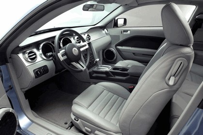2005 Ford Mustang V6 13