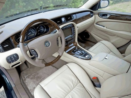 2005 Jaguar XJ Super V8 35