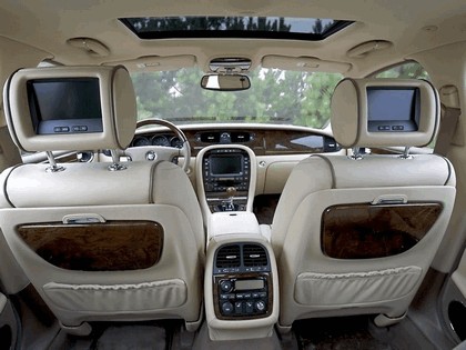 2005 Jaguar XJ Super V8 36