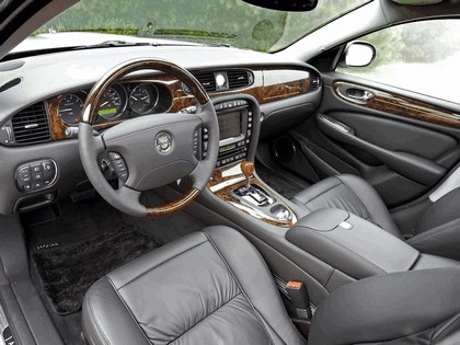 2005 Jaguar XJ Super V8 38