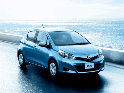 2011 Toyota Vitz 6