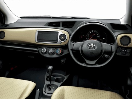 2011 Toyota Vitz 11